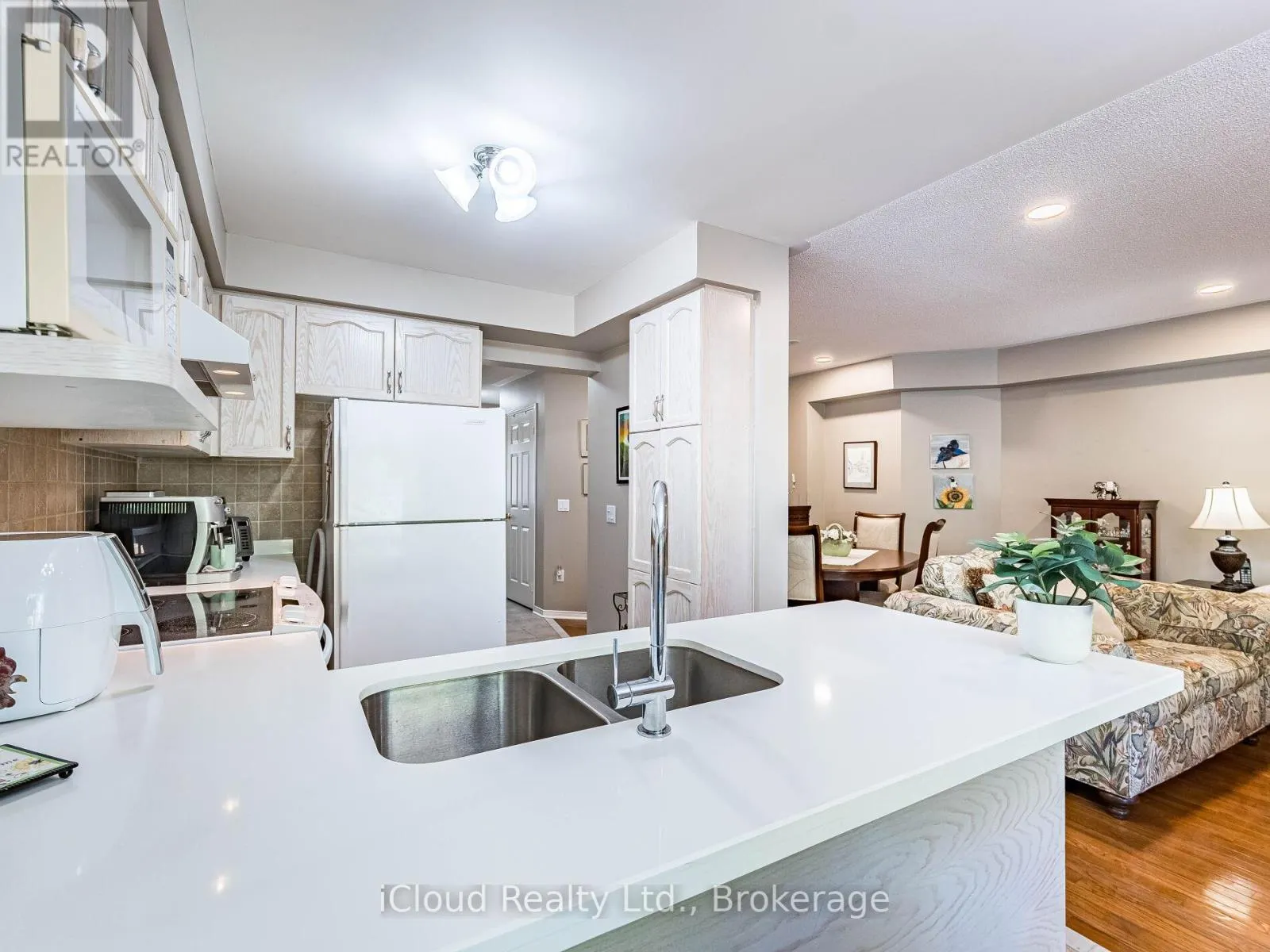 82 HANTON CRESCENT