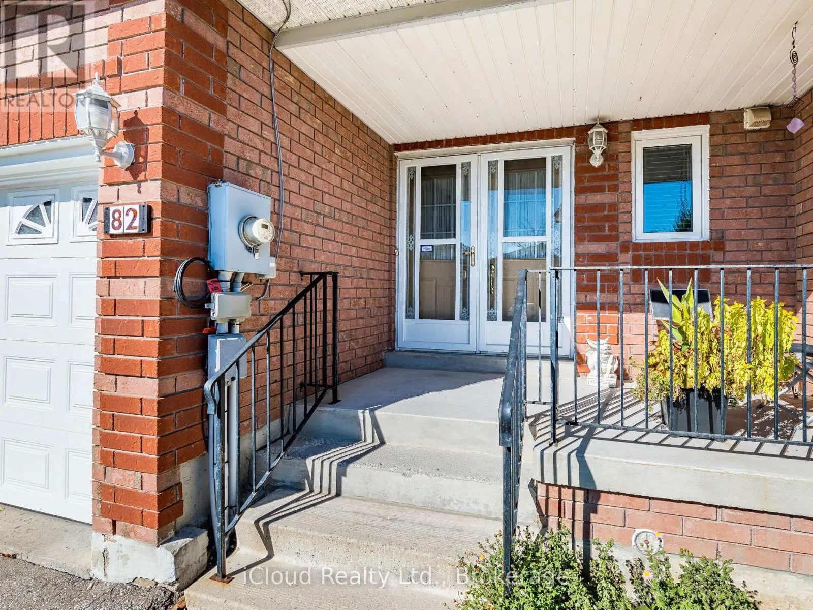 82 HANTON CRESCENT