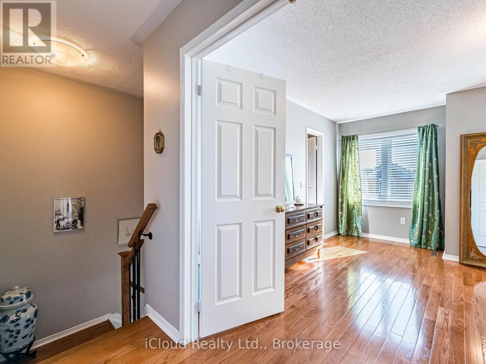 82 HANTON CRESCENT
