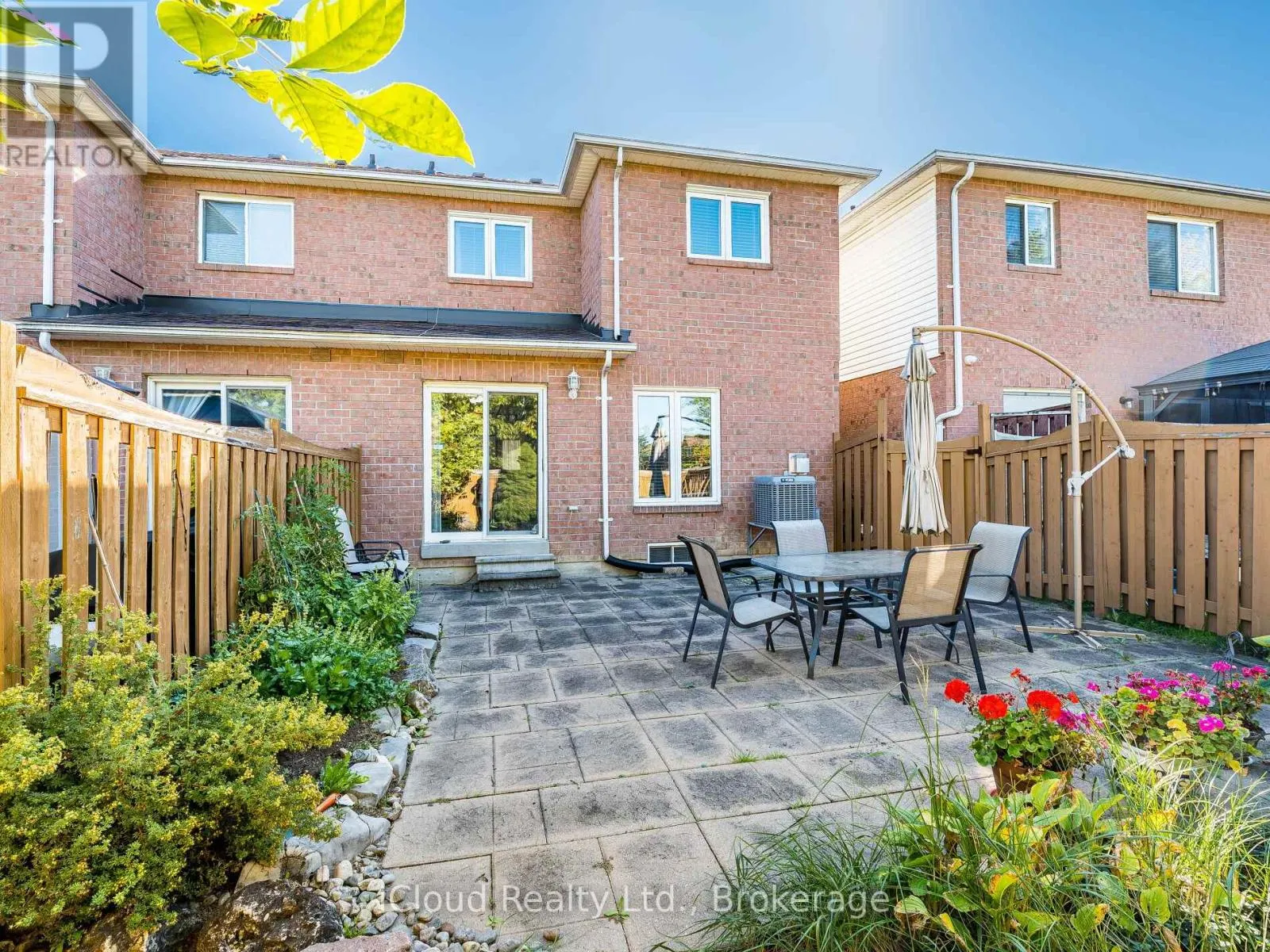 82 HANTON CRESCENT
