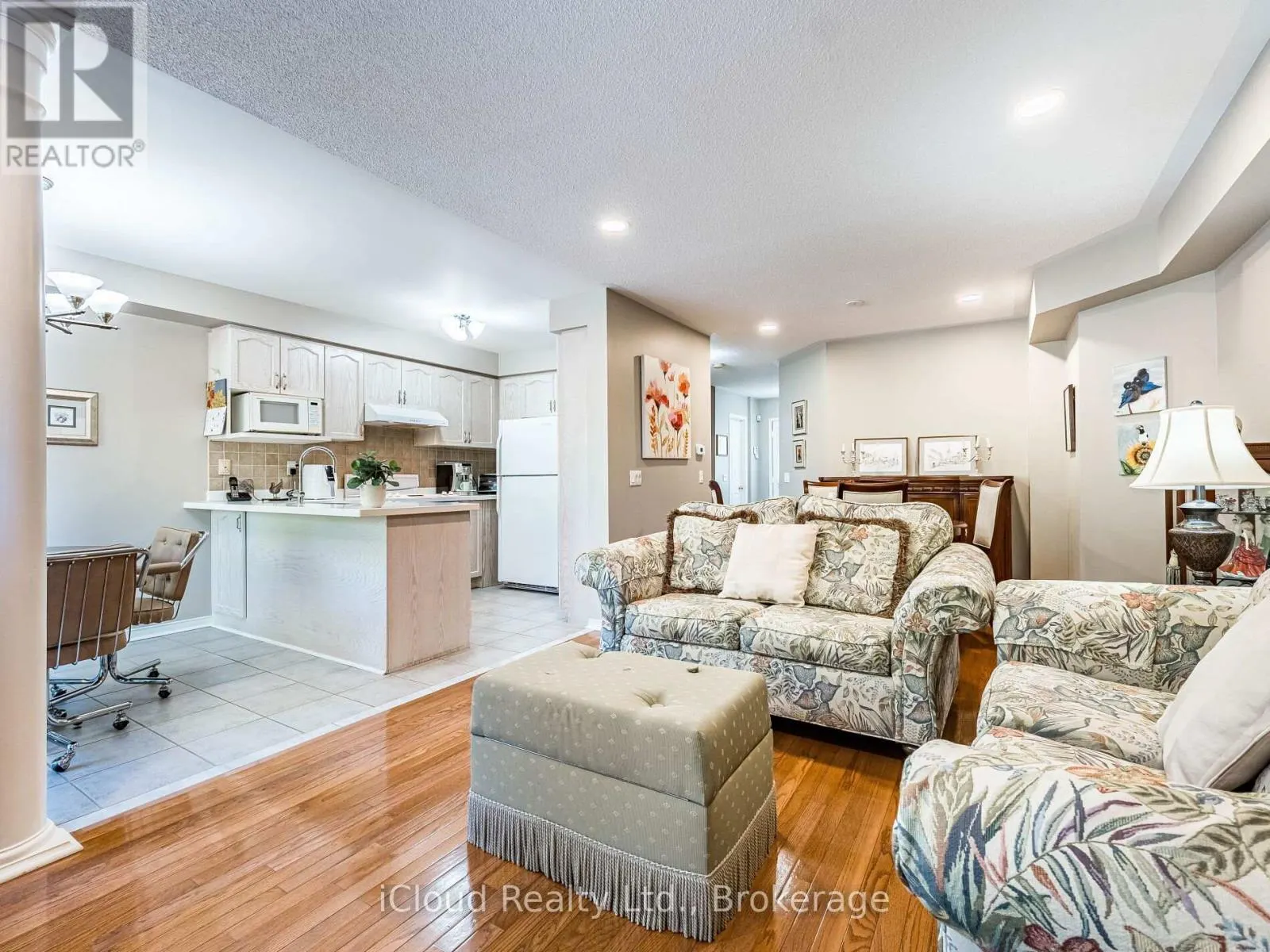 82 HANTON CRESCENT