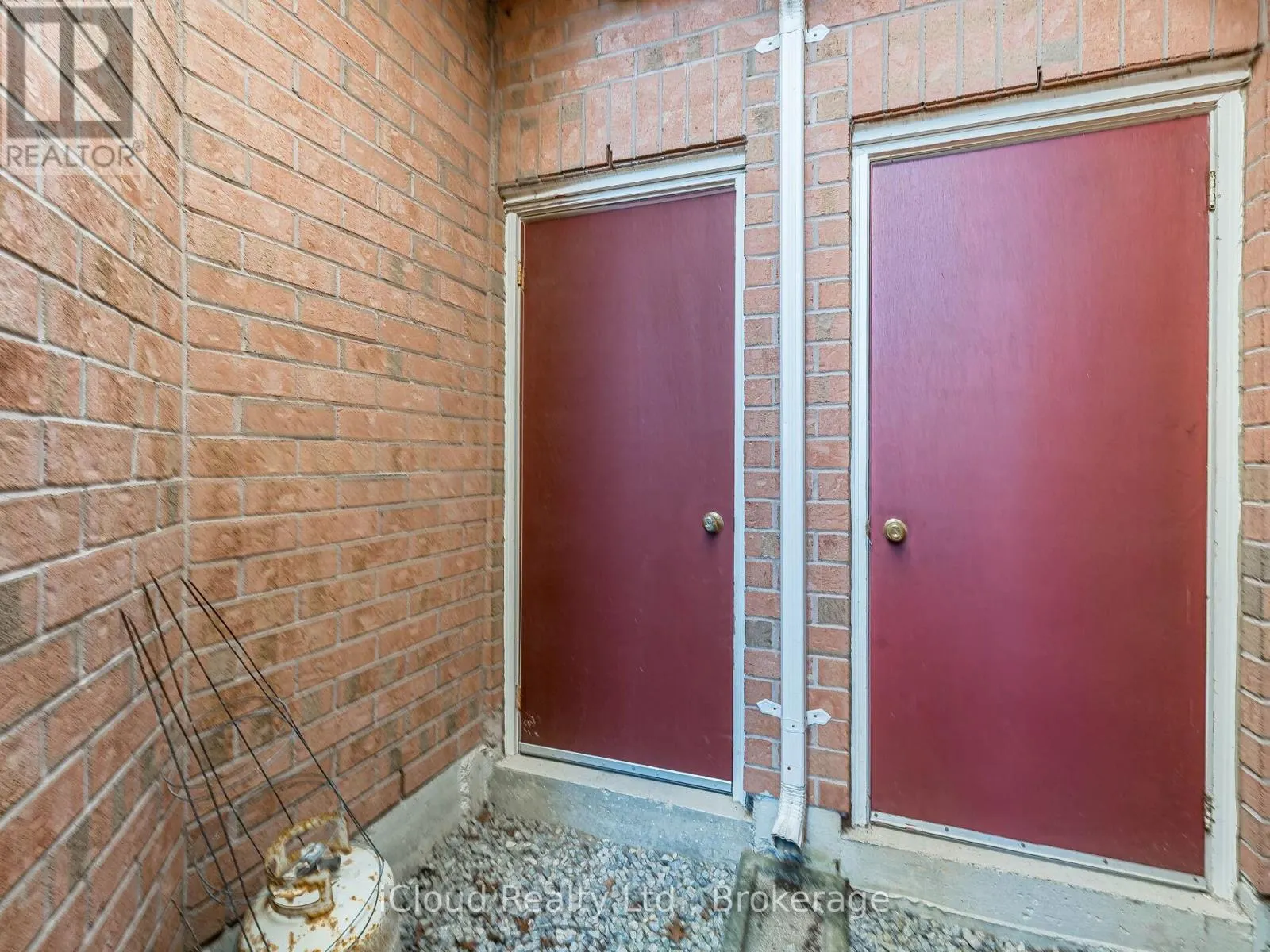 82 HANTON CRESCENT