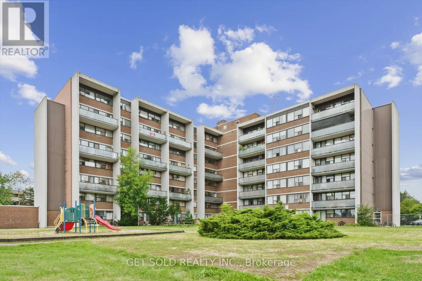 301 - 2121 ROCHE COURT