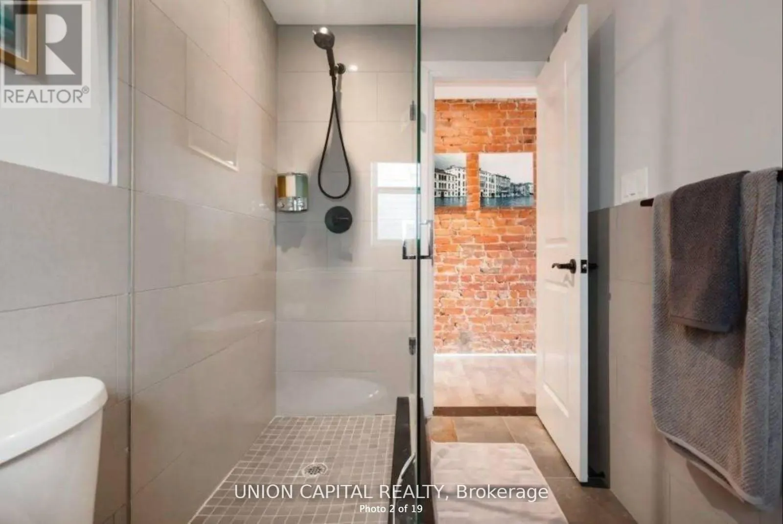 UPPER - 1412 QUEEN STREET W