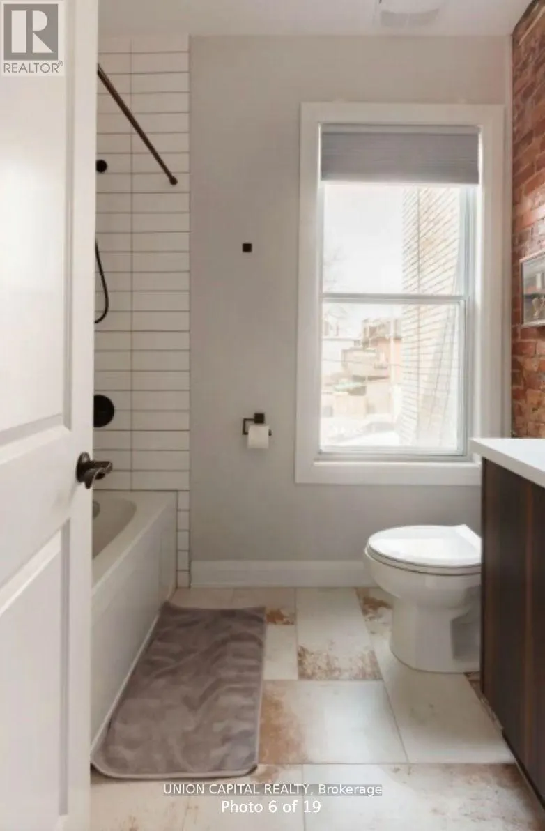 UPPER - 1412 QUEEN STREET W
