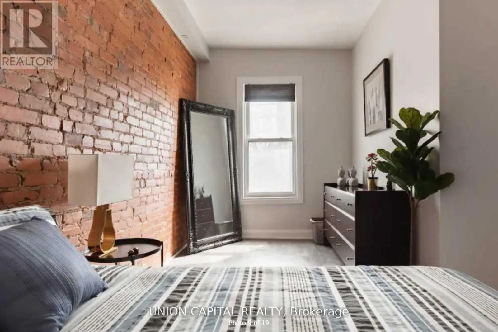 UPPER - 1412 QUEEN STREET W