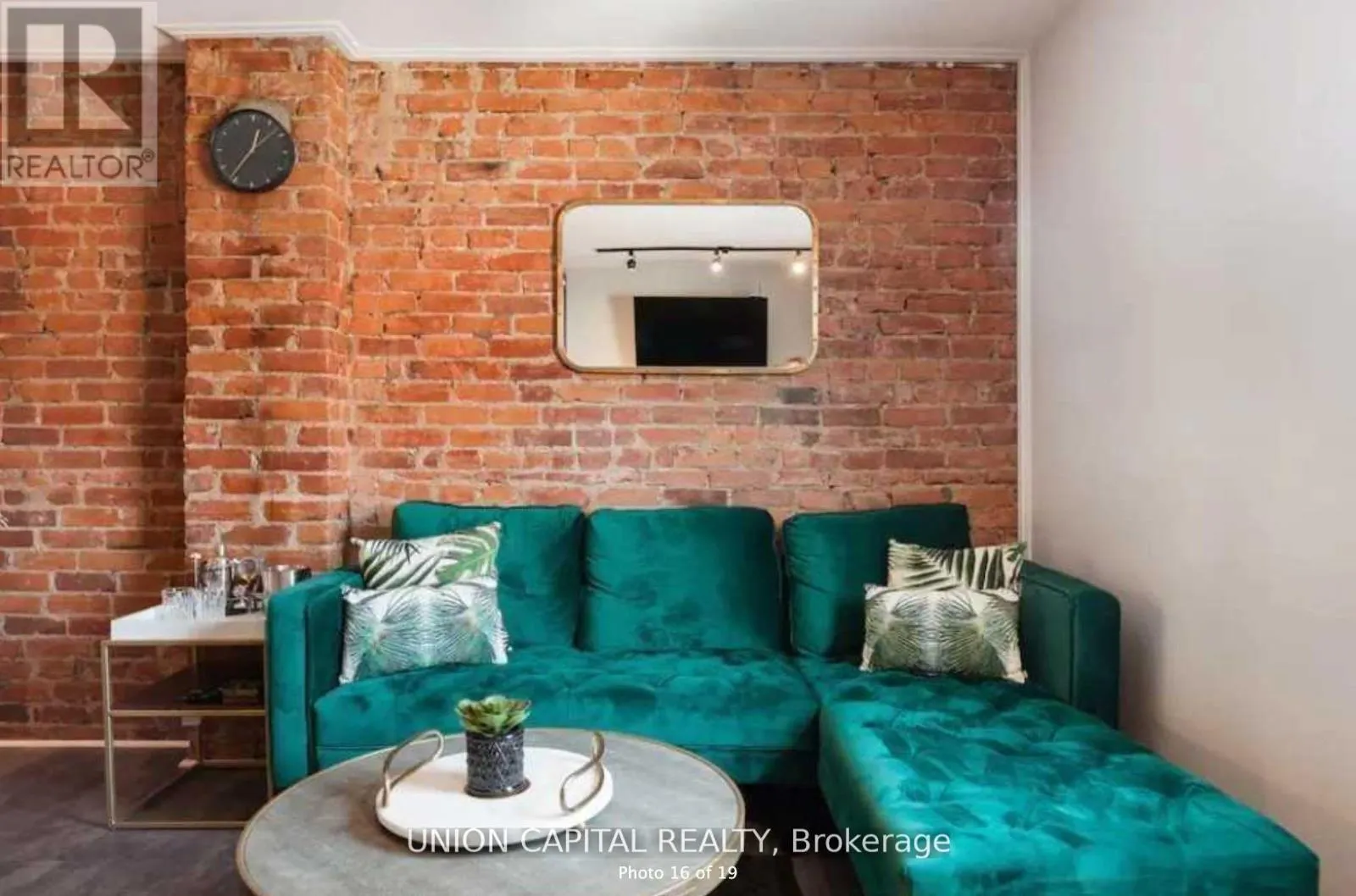 UPPER - 1412 QUEEN STREET W