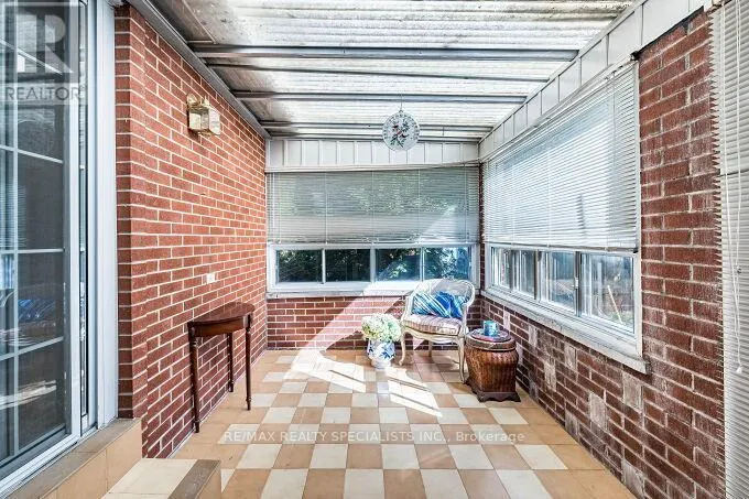 61 BREWSTER CRESCENT