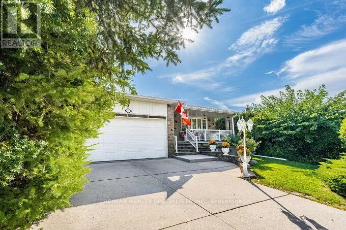 61 BREWSTER CRESCENT