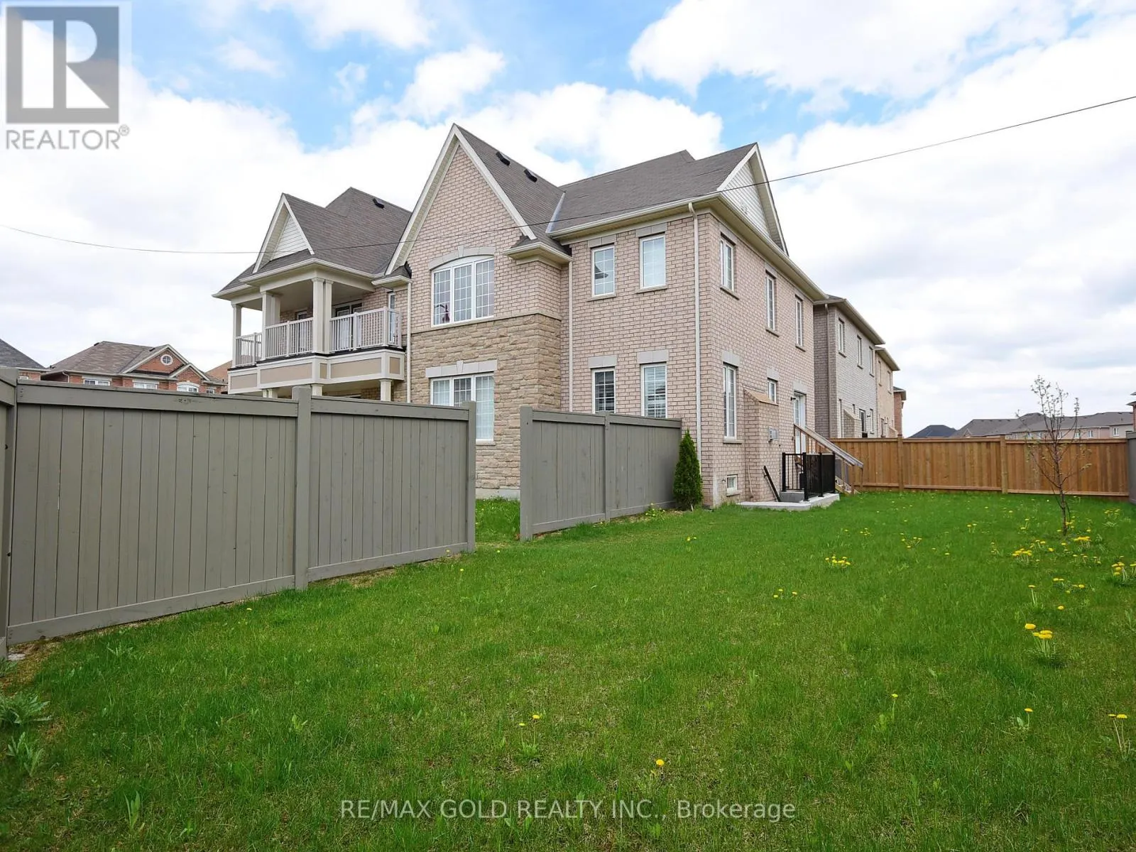 LOWER - 110 BANBRIDGE CRESCENT