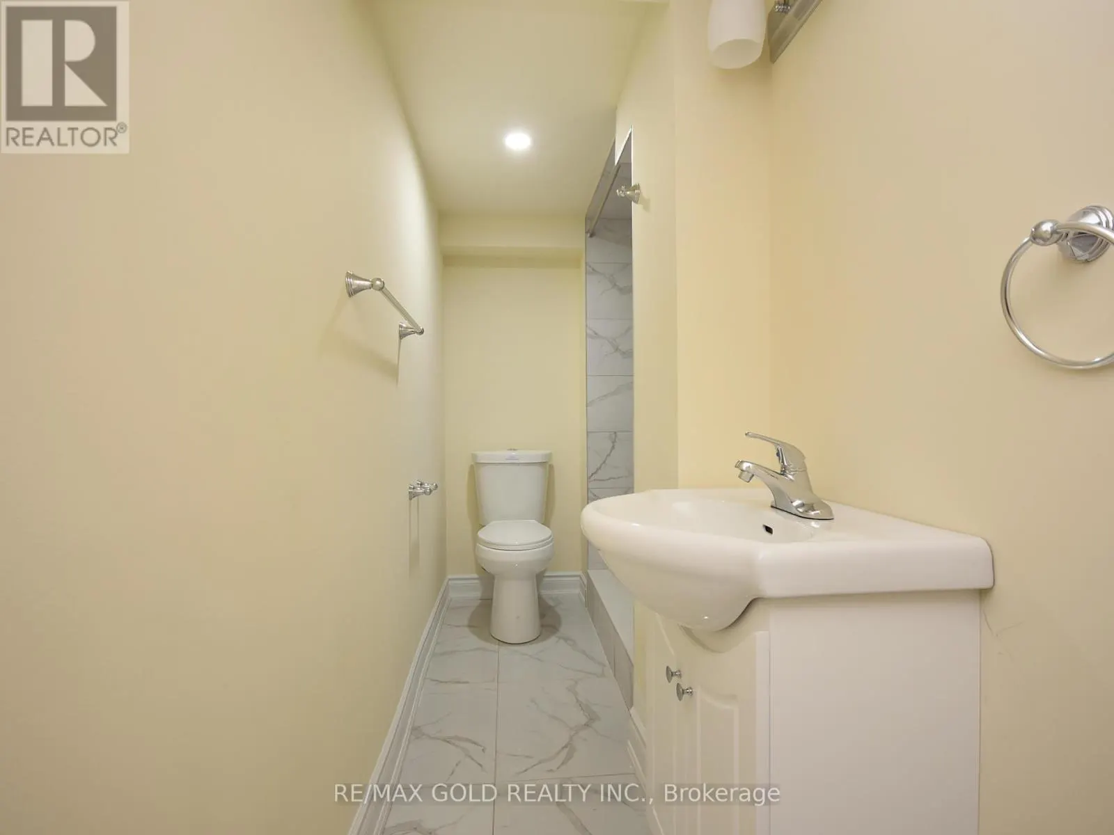 LOWER - 110 BANBRIDGE CRESCENT