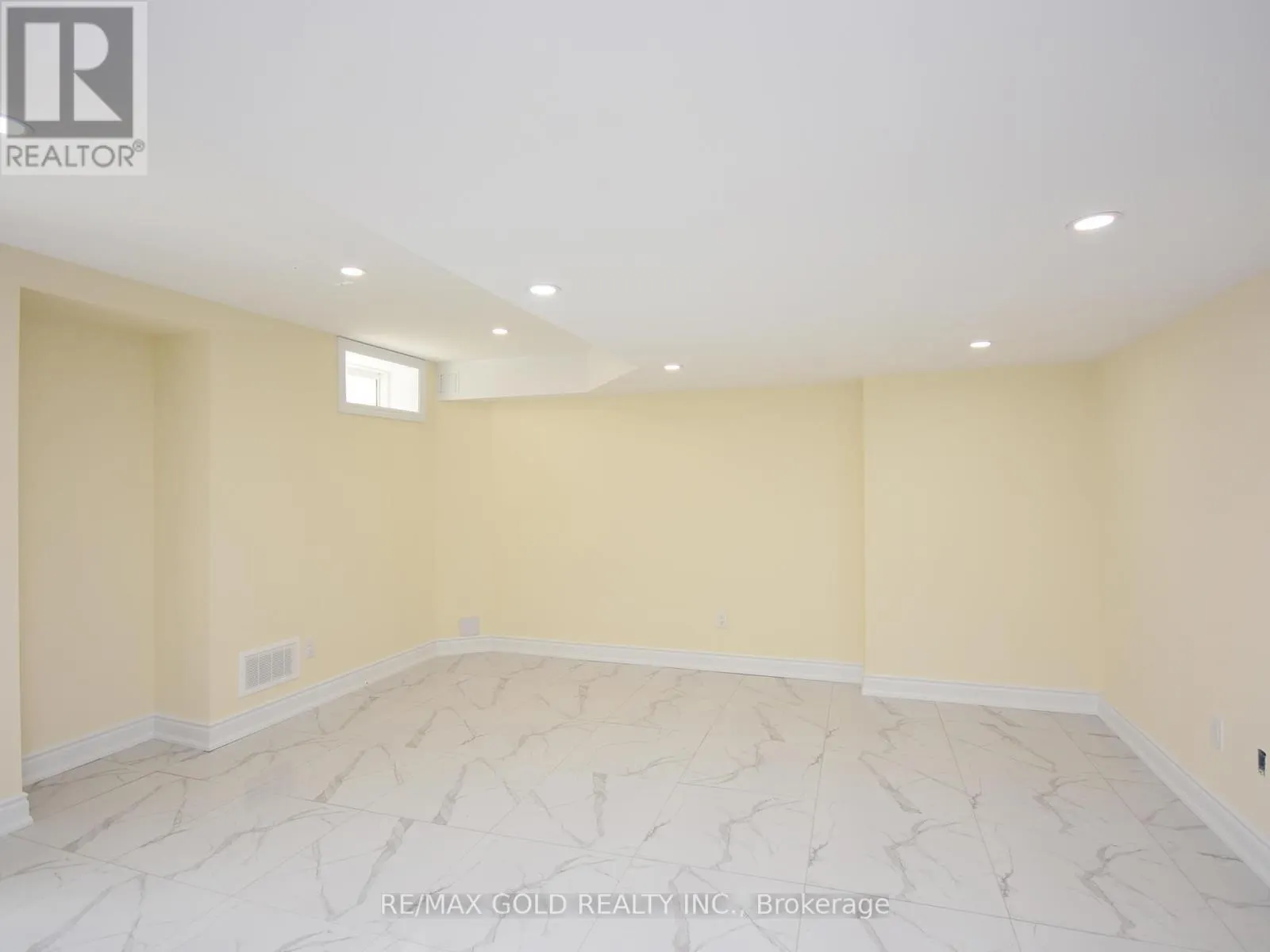 LOWER - 110 BANBRIDGE CRESCENT