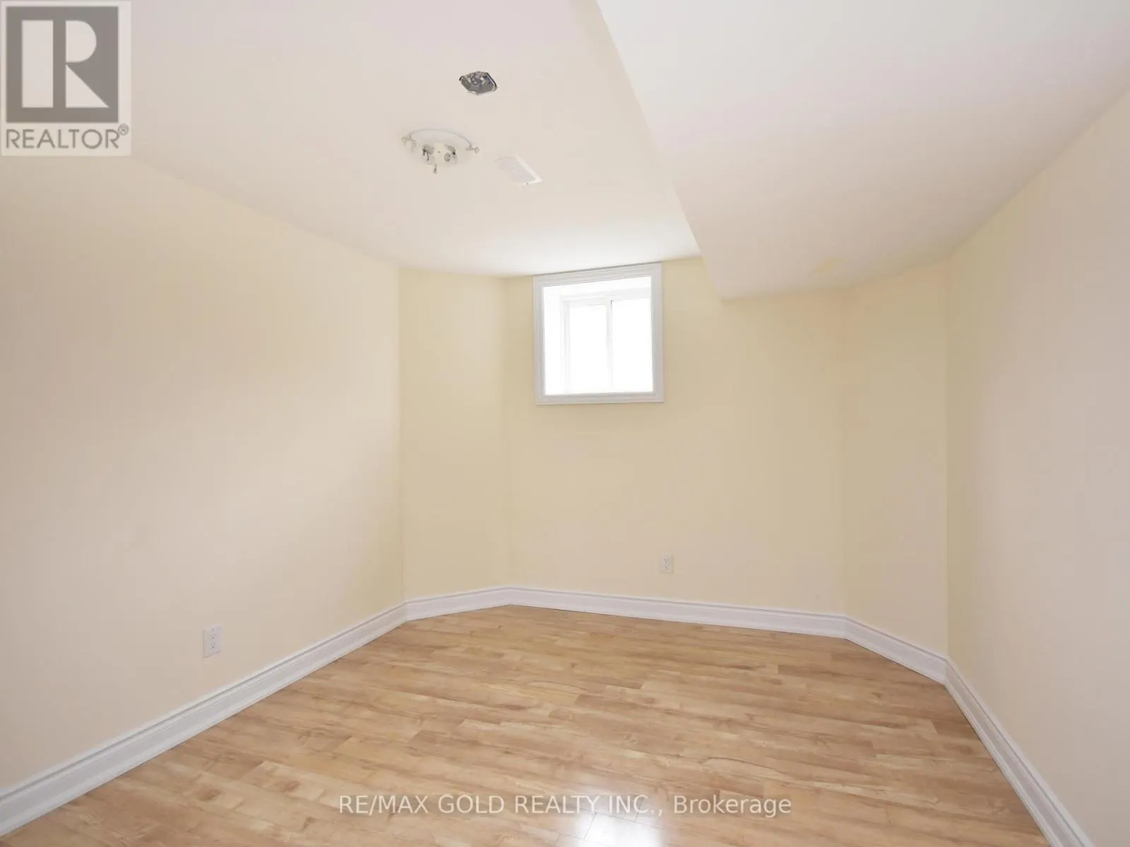 LOWER - 110 BANBRIDGE CRESCENT