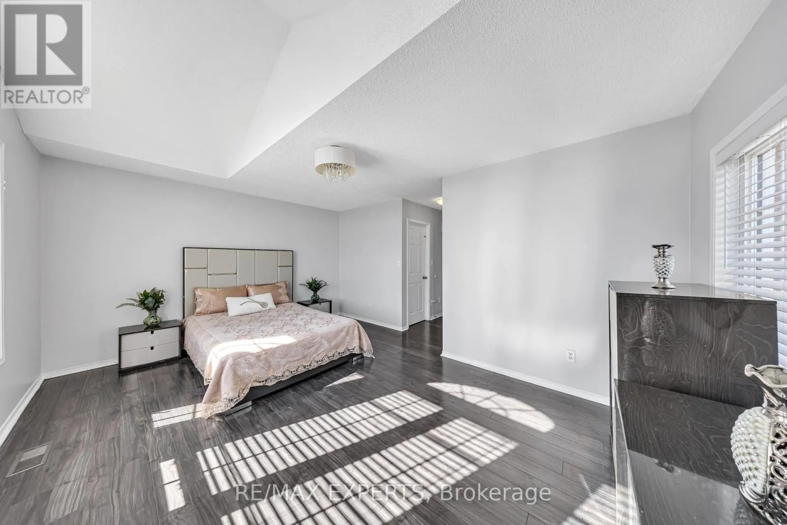 1103 BLUEHERON BOULEVARD