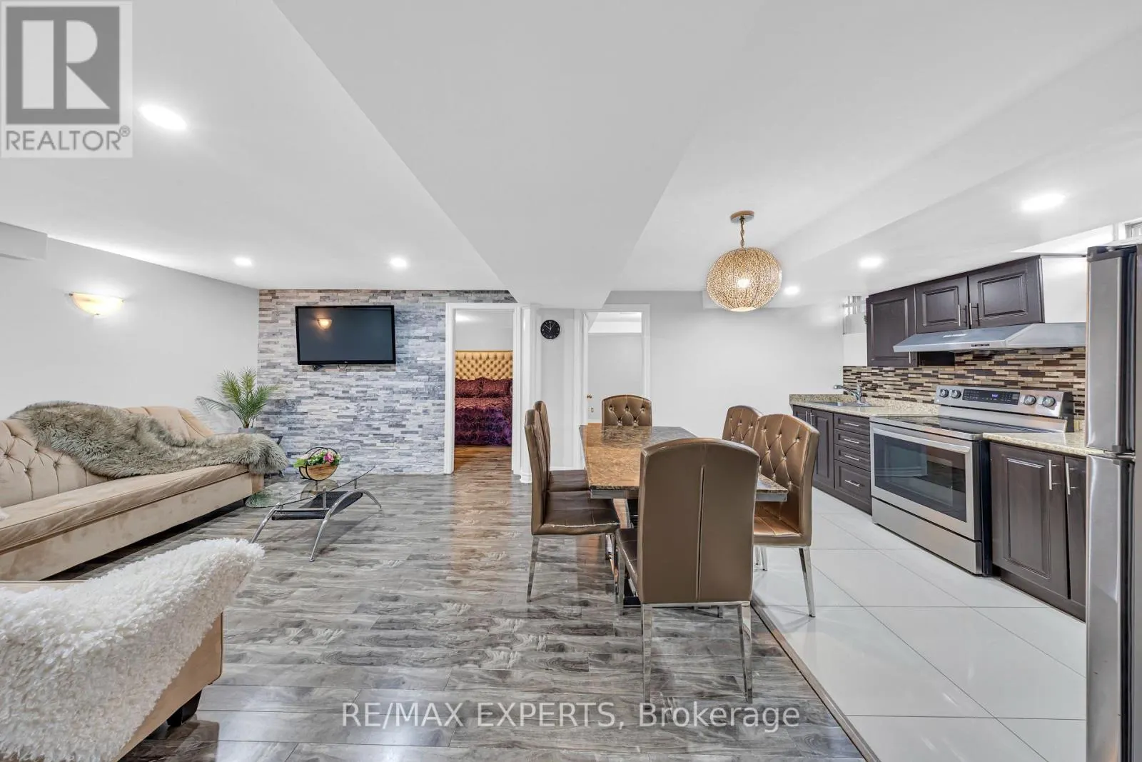 1103 BLUEHERON BOULEVARD