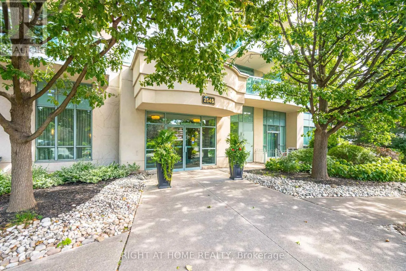1211 - 2545 ERIN CENTRE BOULEVARD
