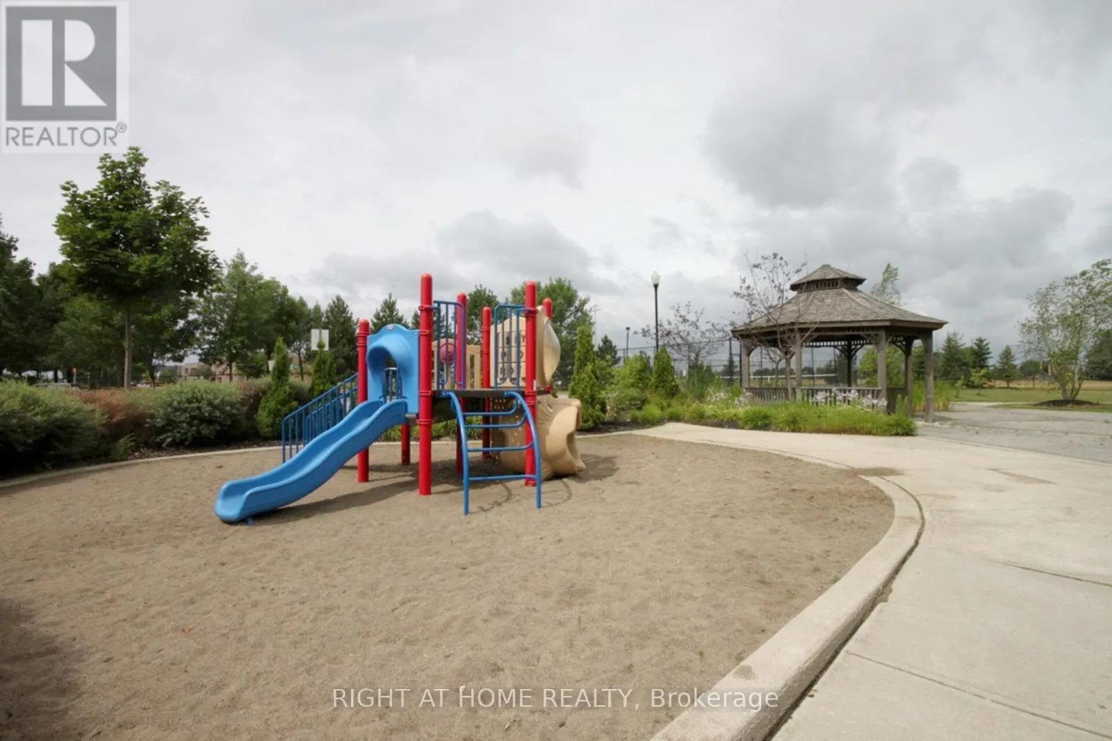 1211 - 2545 ERIN CENTRE BOULEVARD