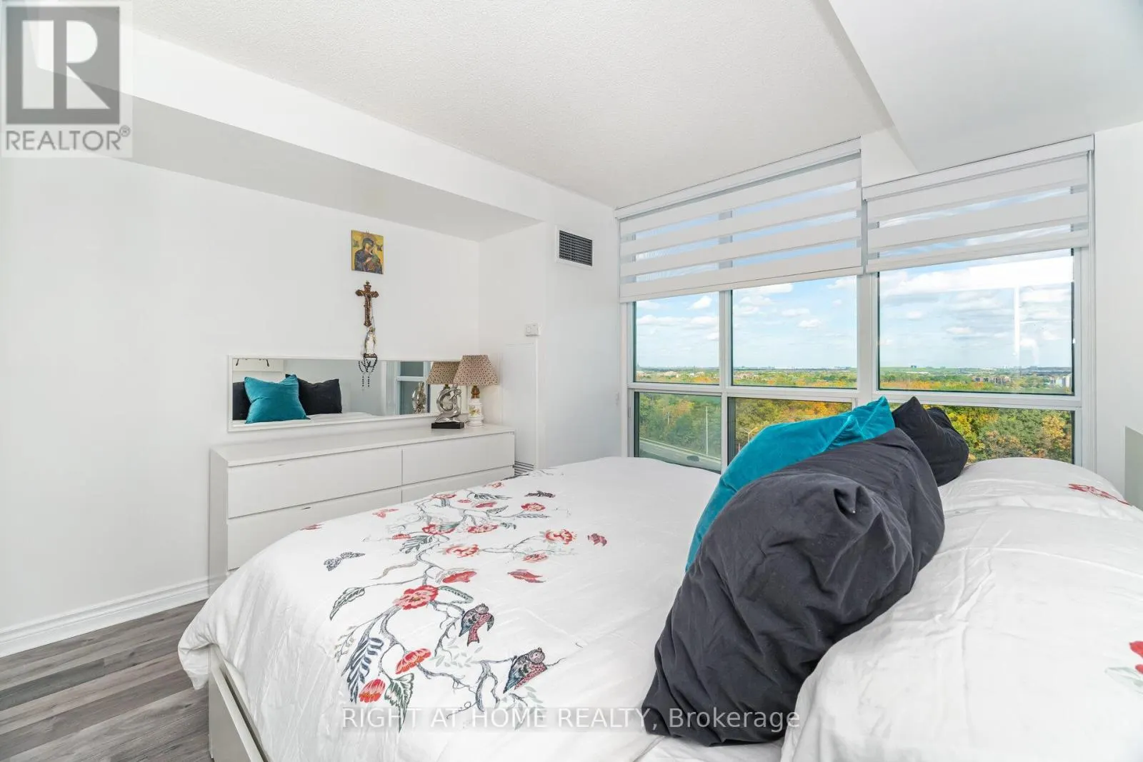 1211 - 2545 ERIN CENTRE BOULEVARD
