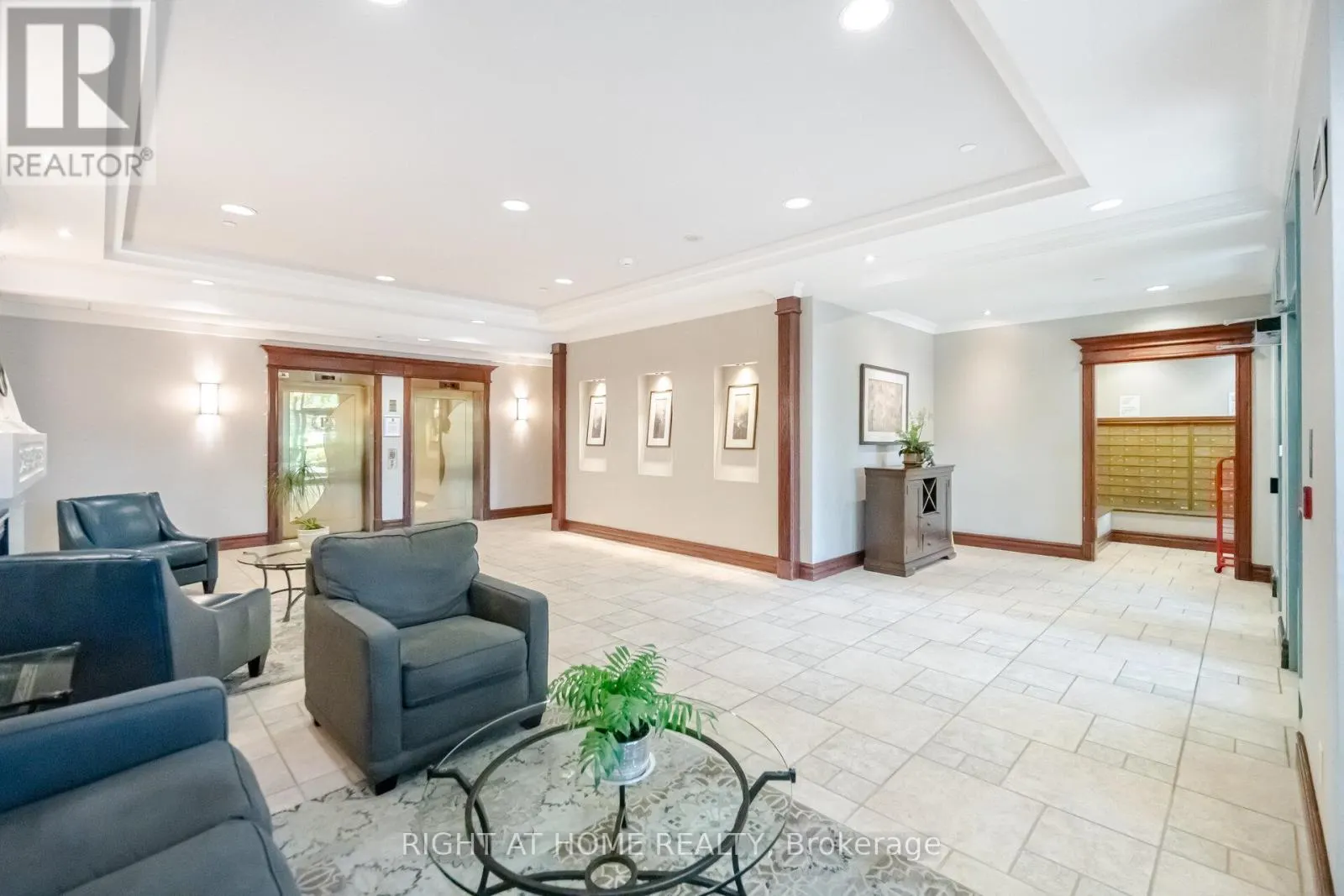 1211 - 2545 ERIN CENTRE BOULEVARD