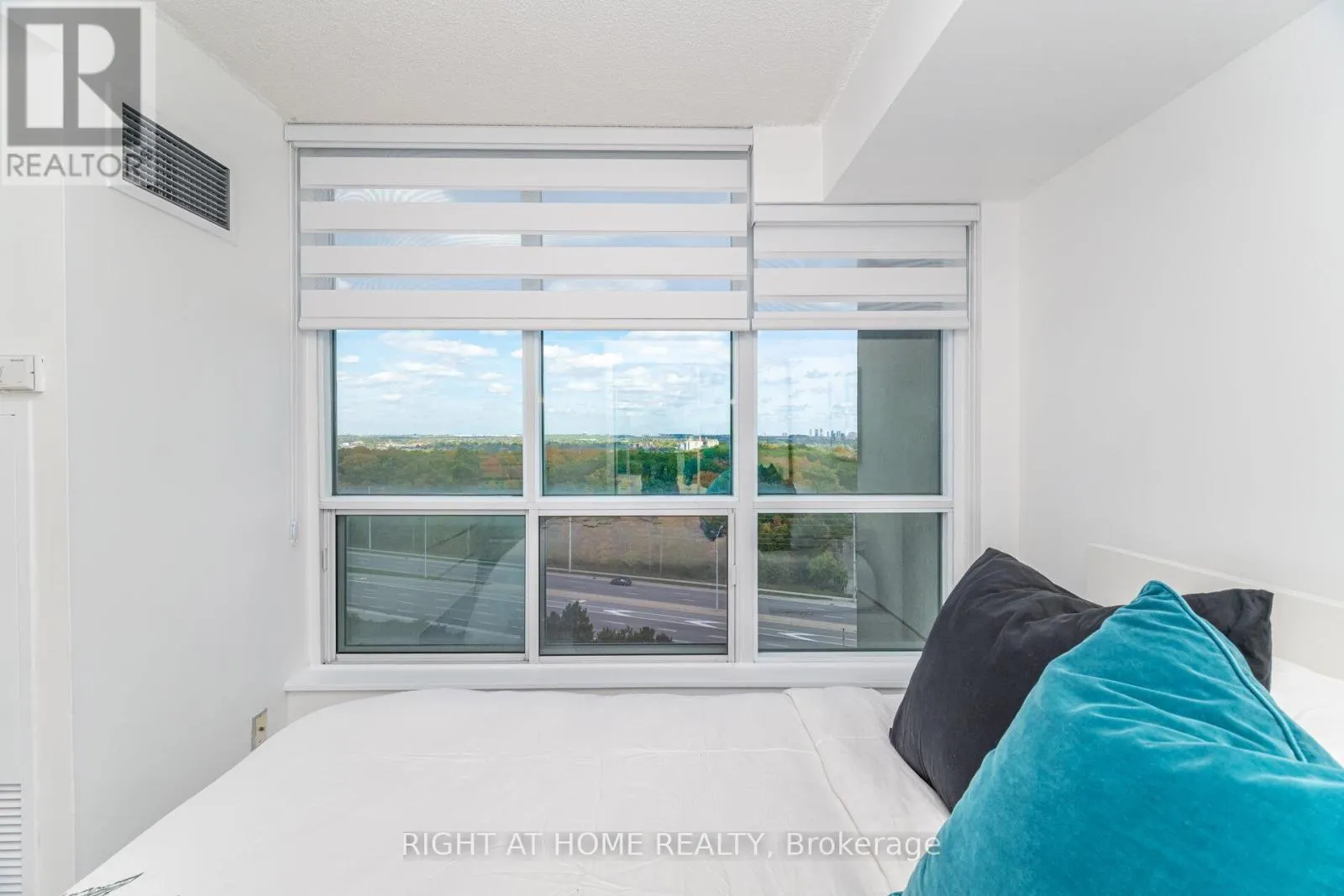 1211 - 2545 ERIN CENTRE BOULEVARD