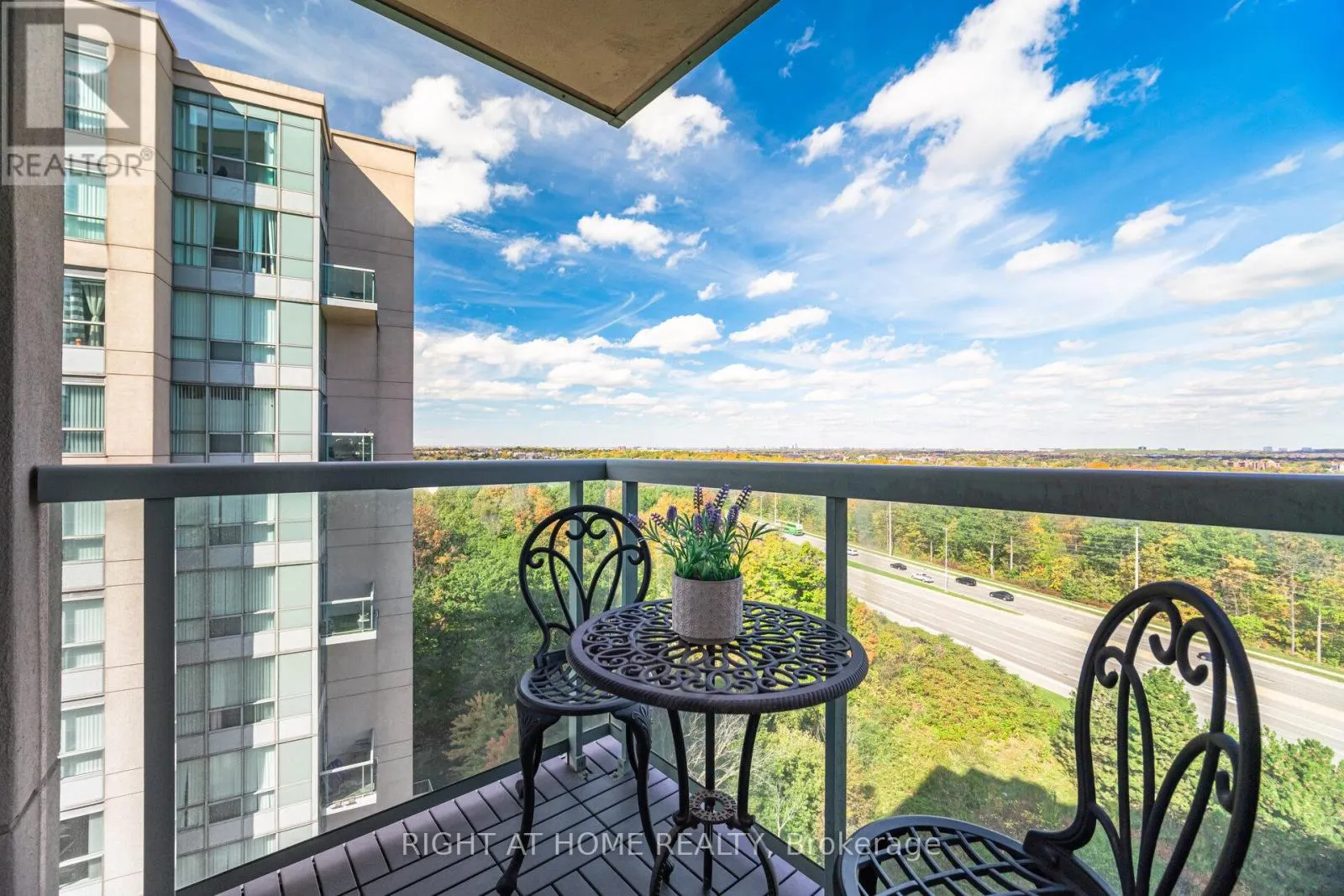 1211 - 2545 ERIN CENTRE BOULEVARD