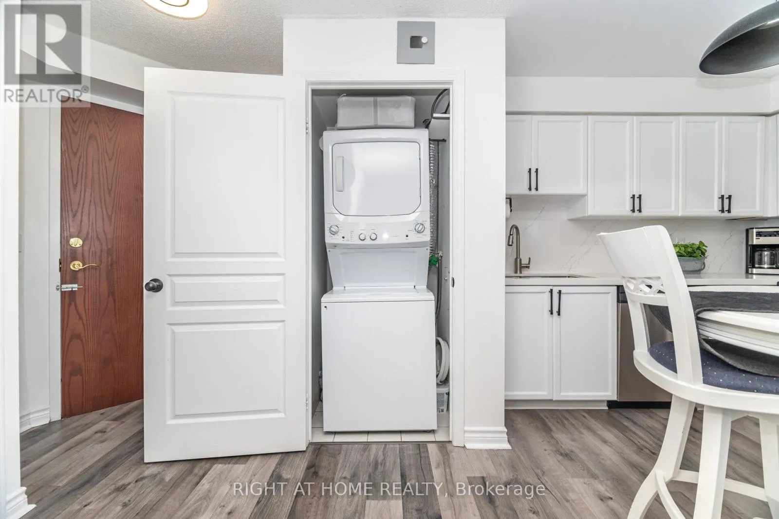 1211 - 2545 ERIN CENTRE BOULEVARD