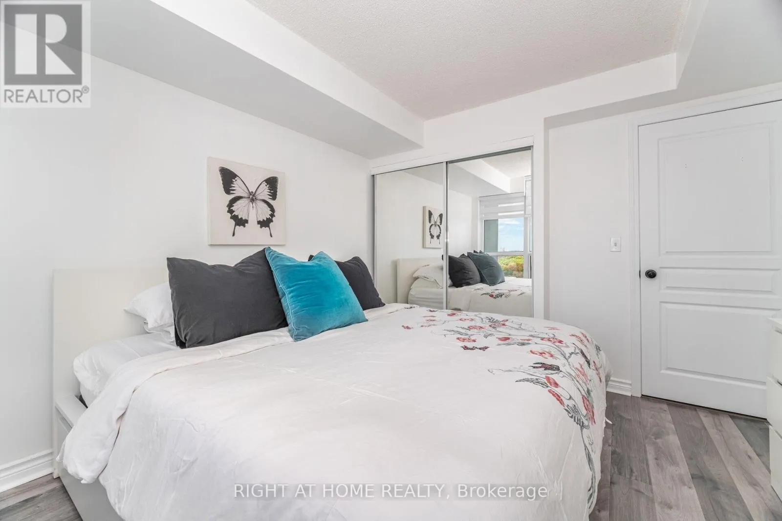 1211 - 2545 ERIN CENTRE BOULEVARD