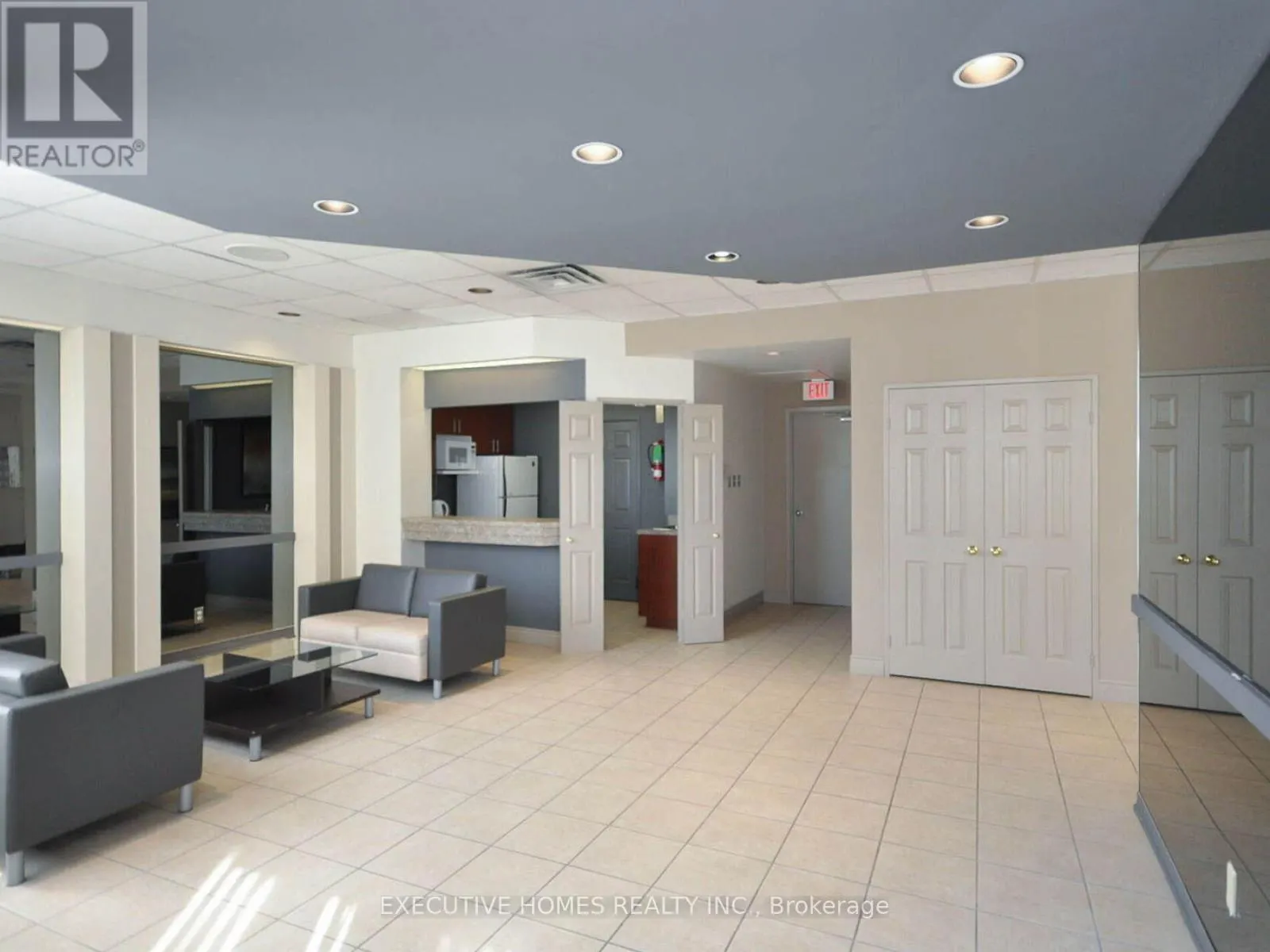 1504 - 4450 TUCANA COURT