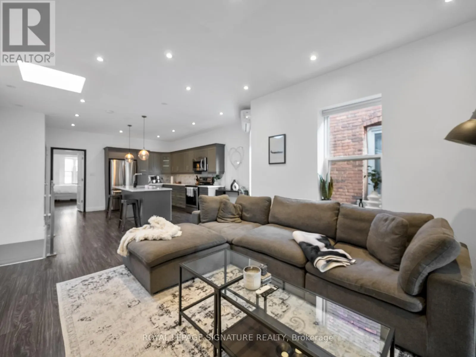 3RD LVL - 2243 DUNDAS STREET W