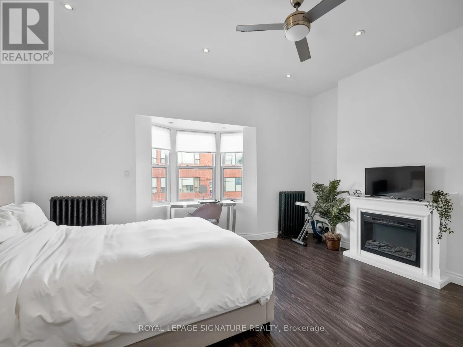 3RD LVL - 2243 DUNDAS STREET W