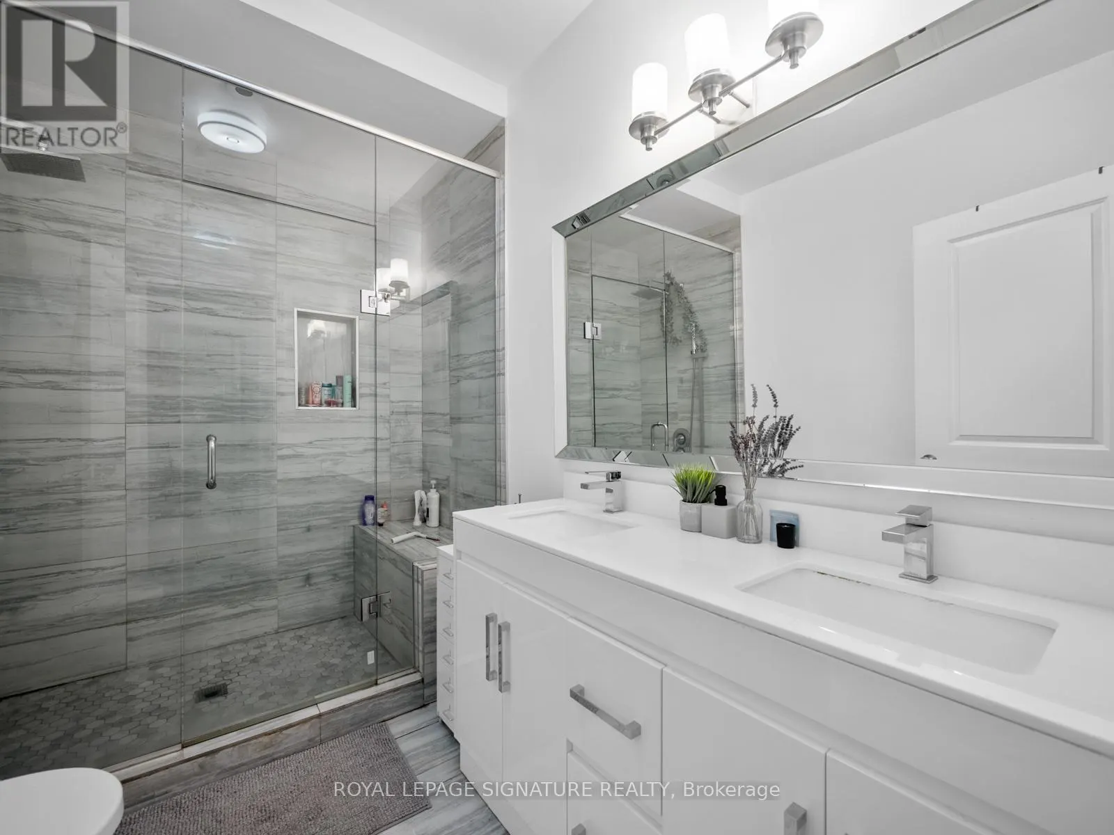 3RD LVL - 2243 DUNDAS STREET W
