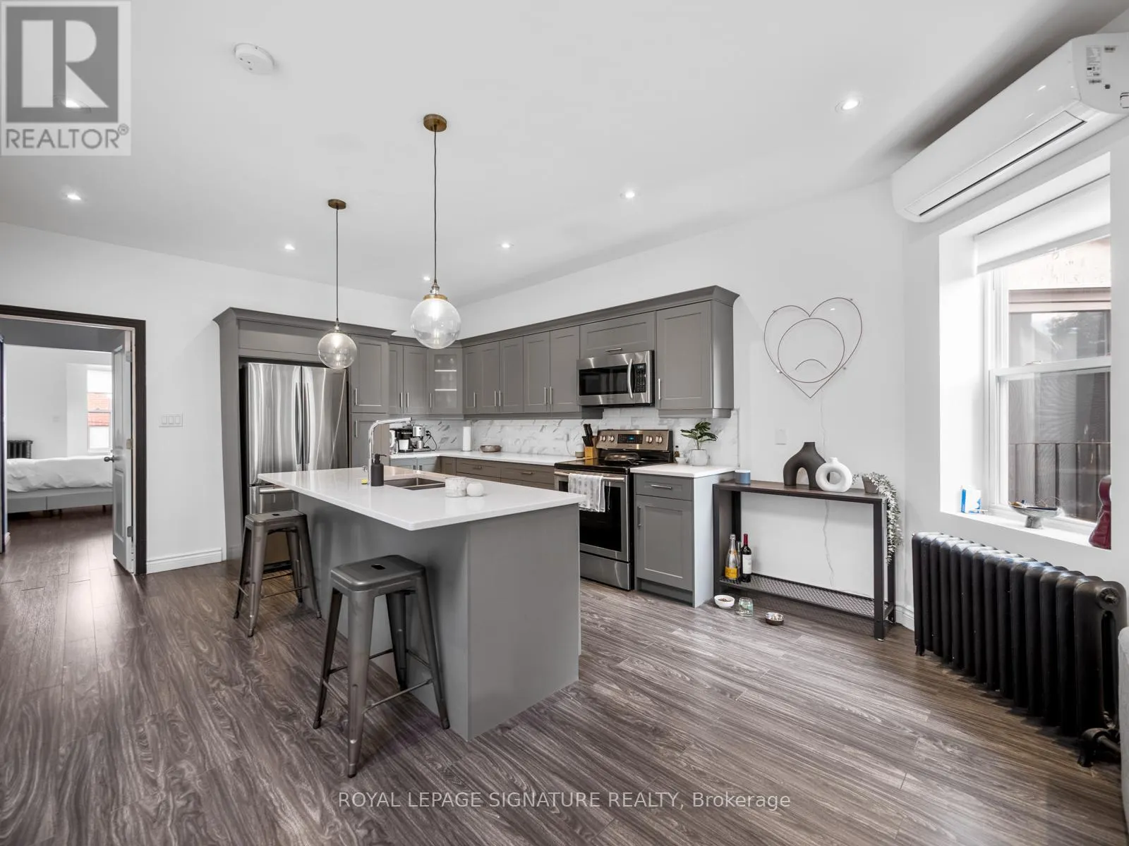 3RD LVL - 2243 DUNDAS STREET W