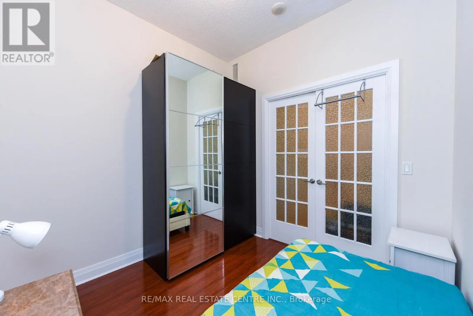 2605 - 90 ABSOLUTE AVENUE