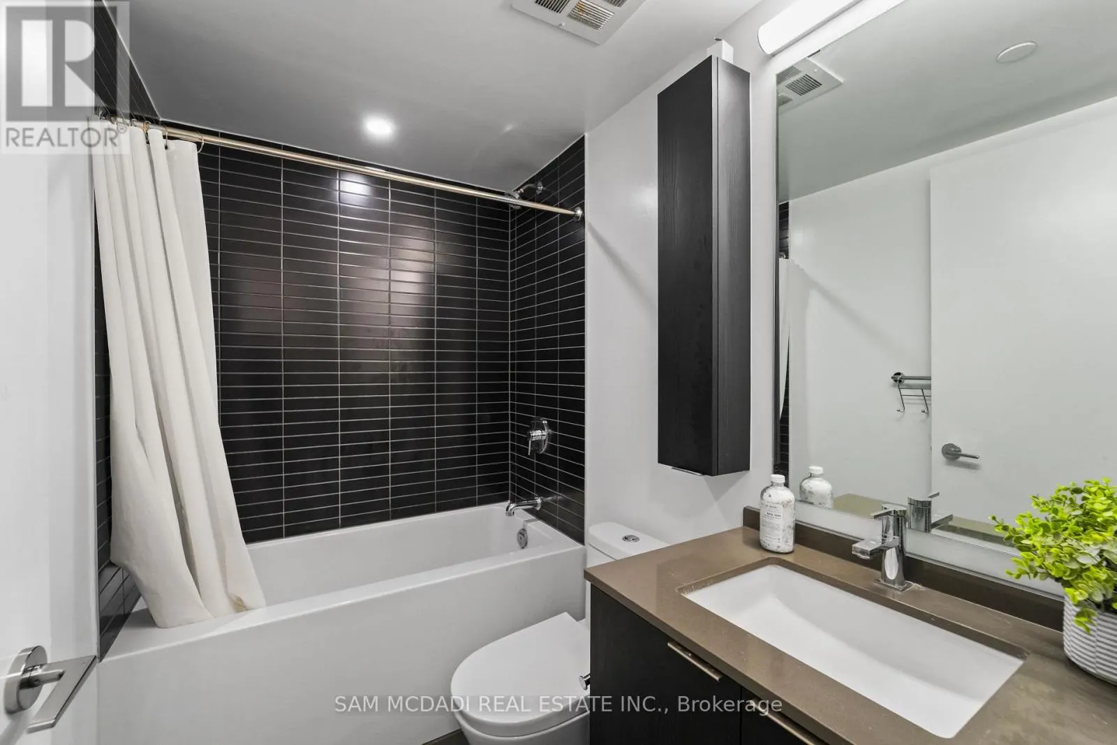 1513 - 86 DUNDAS STREET E