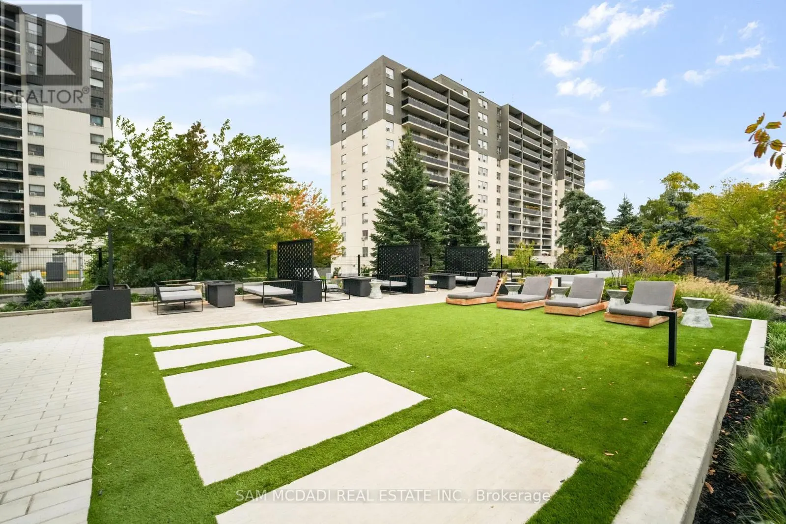 1513 - 86 DUNDAS STREET E