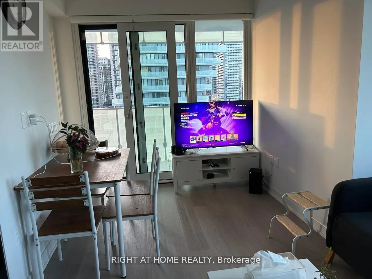 1203 - 3883 QUARTZ ROAD