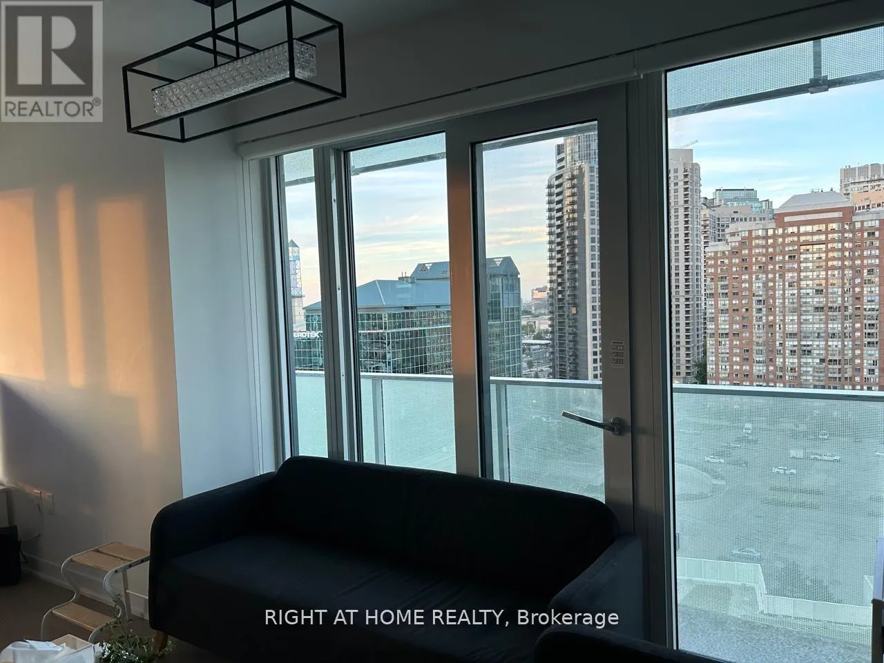 1203 - 3883 QUARTZ ROAD