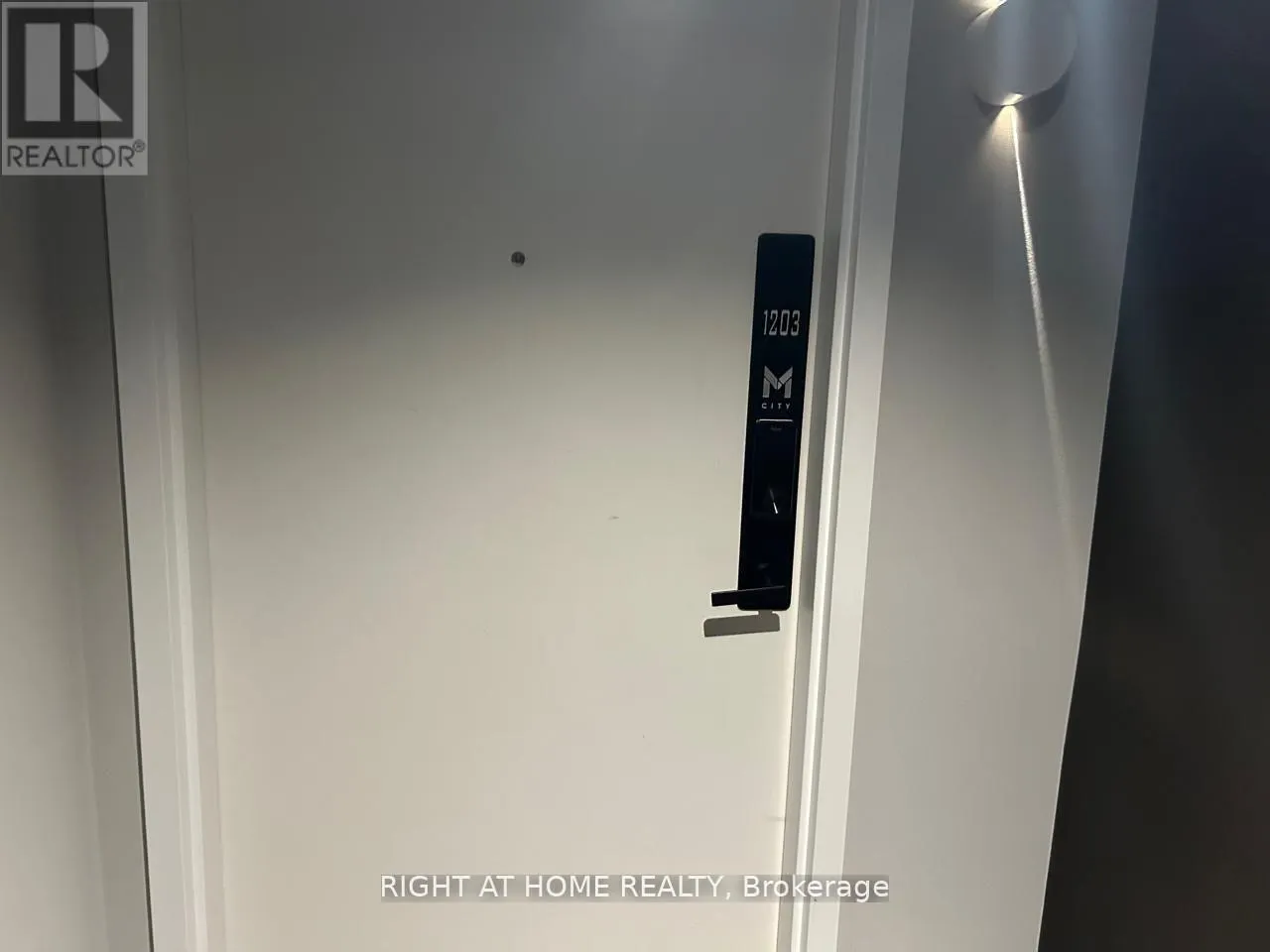 1203 - 3883 QUARTZ ROAD