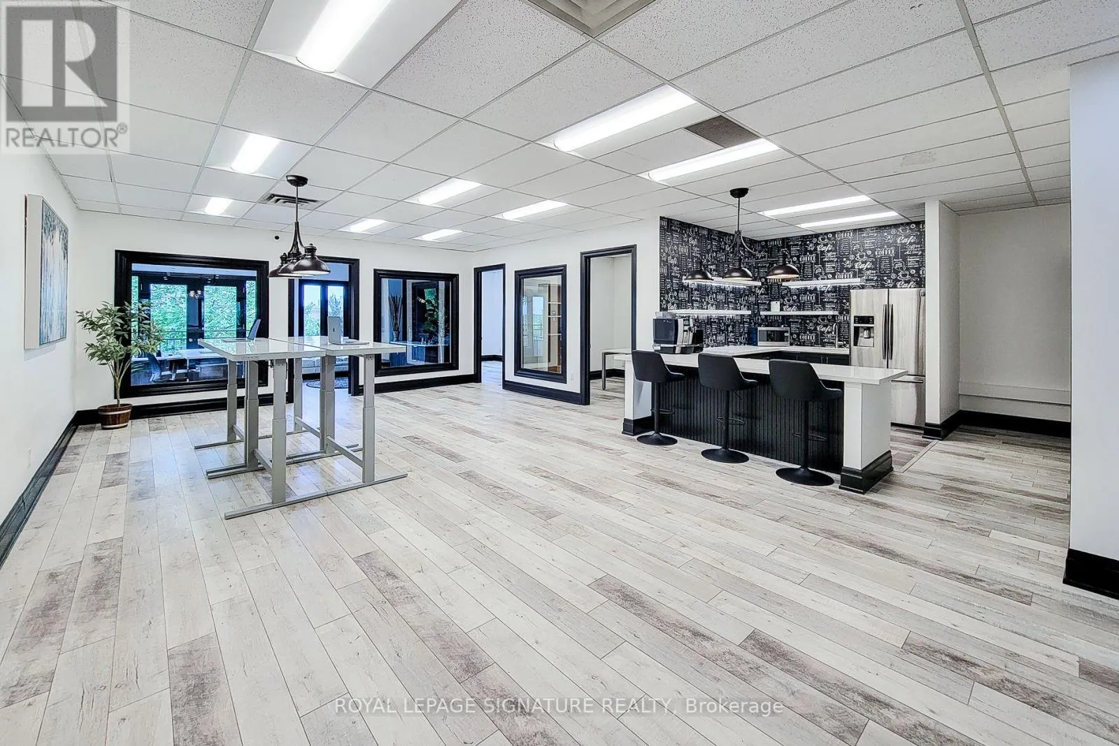 300 - 414 NORTH SERVICE ROAD E