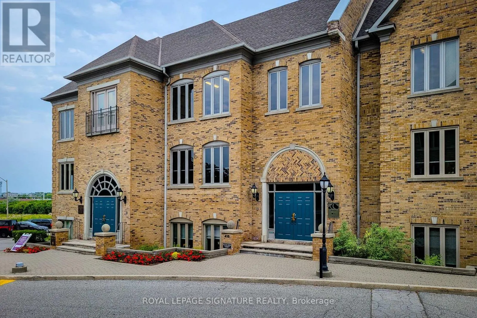 300 - 414 NORTH SERVICE ROAD E