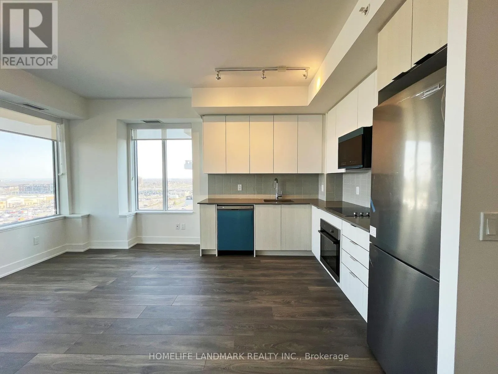 923 - 2485 TAUNTON ROAD