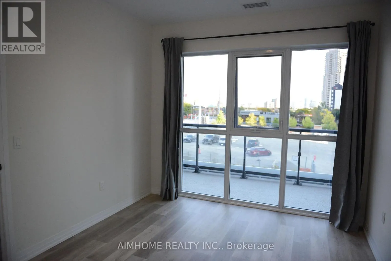 206 - 15 WATERGARDEN DRIVE