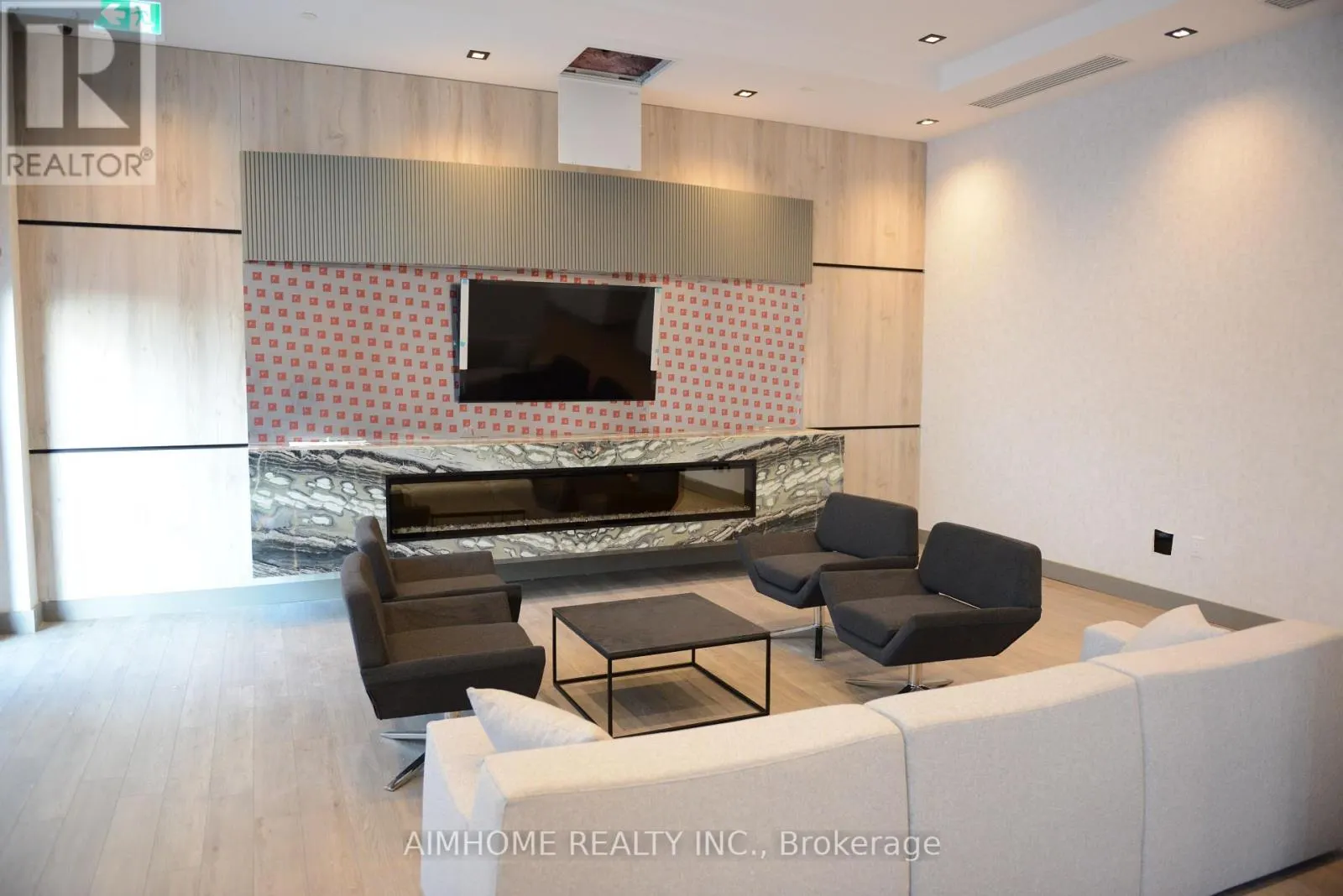 206 - 15 WATERGARDEN DRIVE