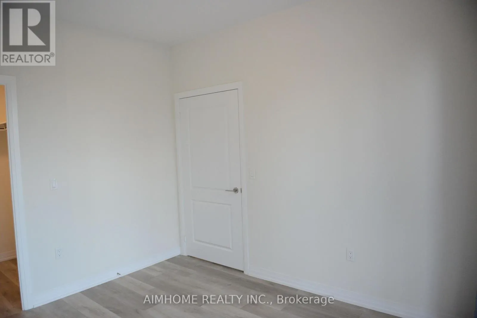 206 - 15 WATERGARDEN DRIVE