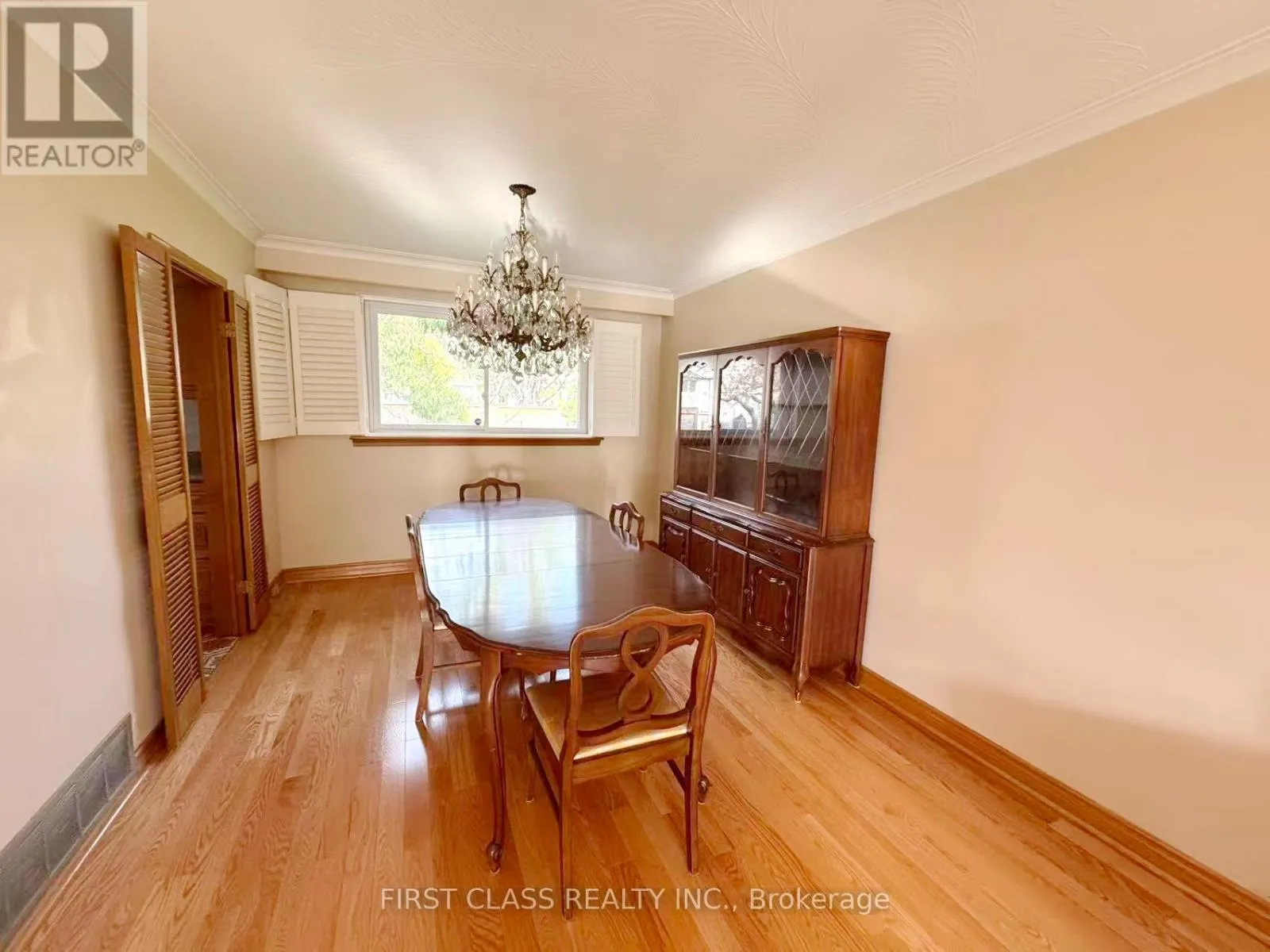 UPPER UNIT - 3277 CARDROSS ROAD
