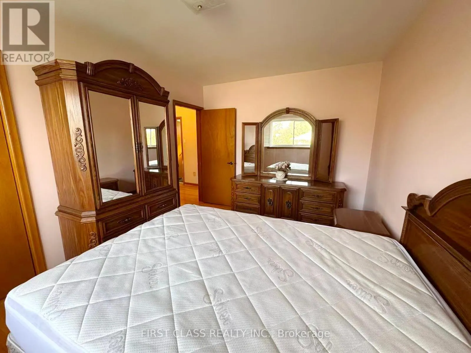 UPPER UNIT - 3277 CARDROSS ROAD