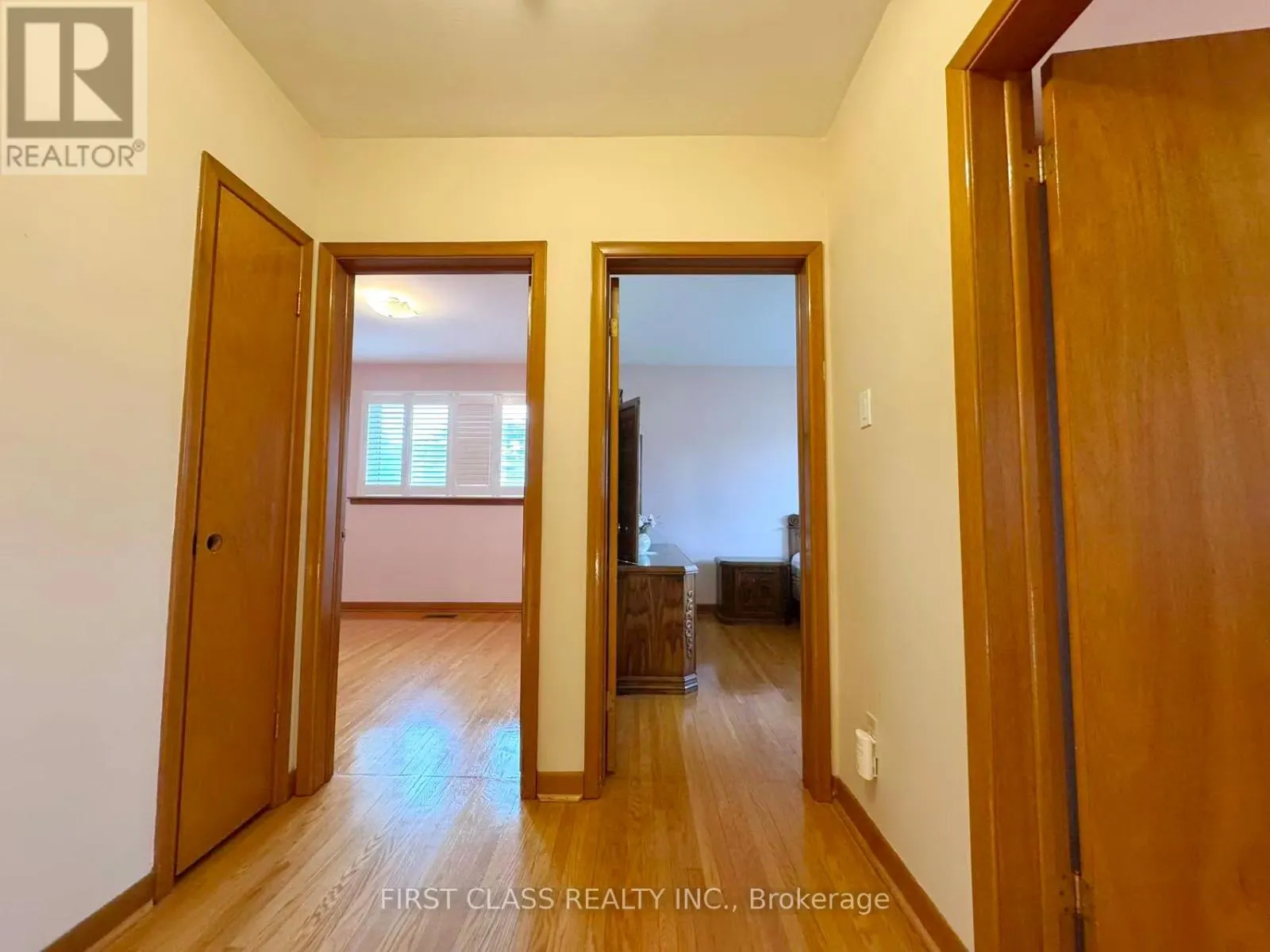 UPPER UNIT - 3277 CARDROSS ROAD