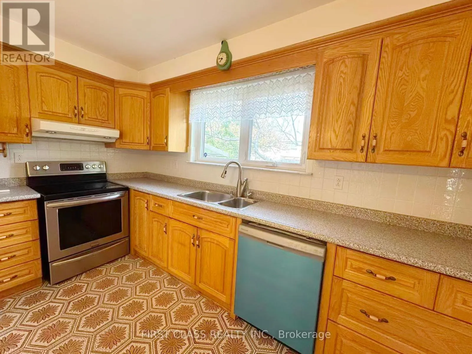 UPPER UNIT - 3277 CARDROSS ROAD