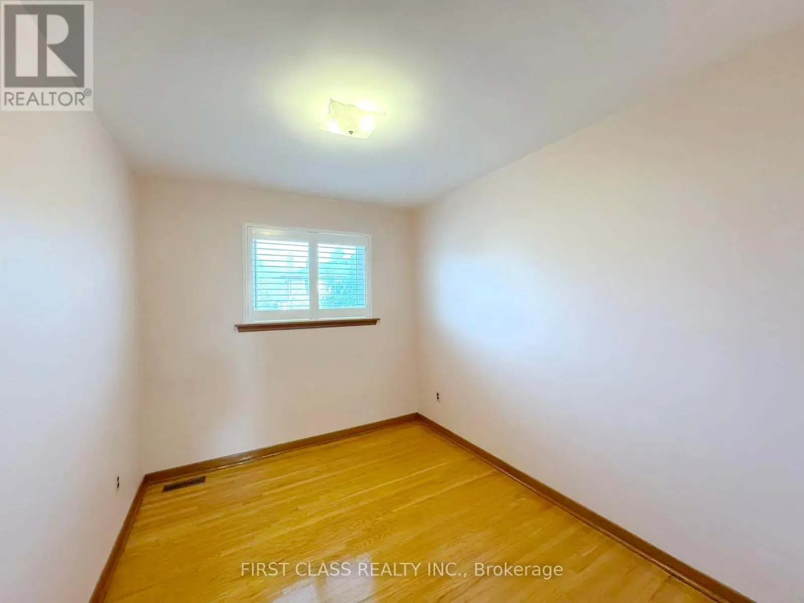 UPPER UNIT - 3277 CARDROSS ROAD