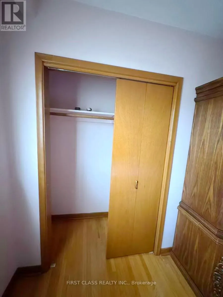 UPPER UNIT - 3277 CARDROSS ROAD